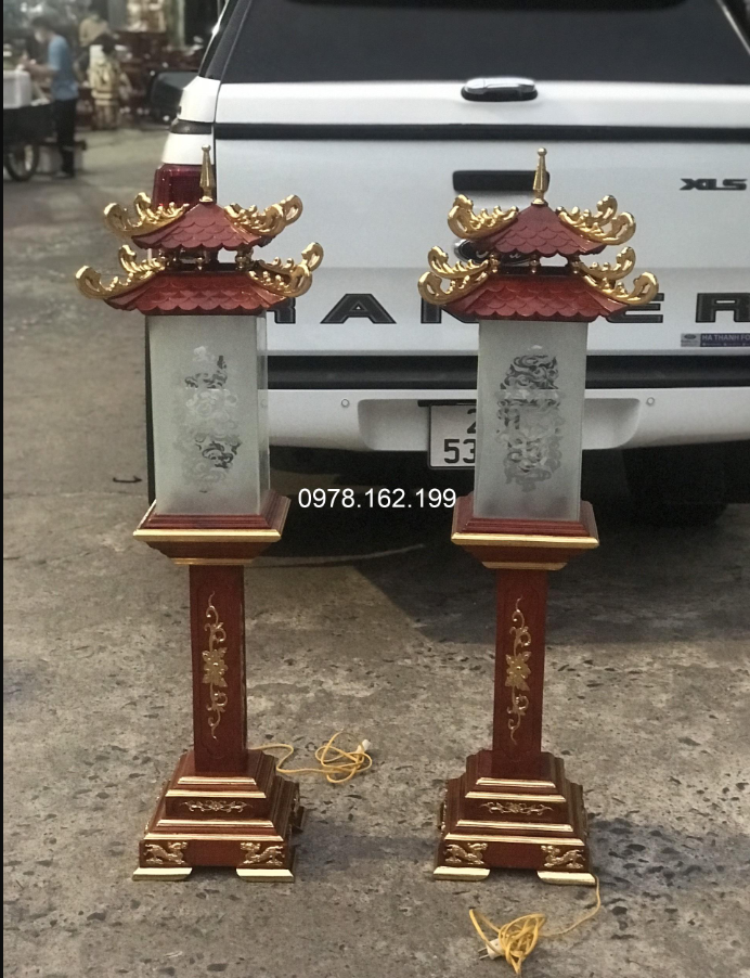 Cặp đèn thờ gỗ mặt kính.png